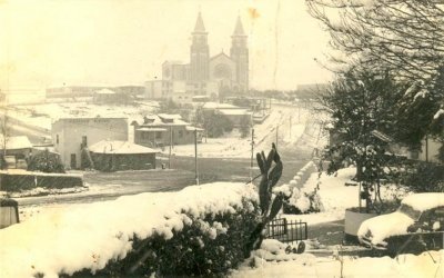 Imagem do acervo mostra nevasca que cobriu Chapecó há 50 anos (Foto: Acervo Ceom)