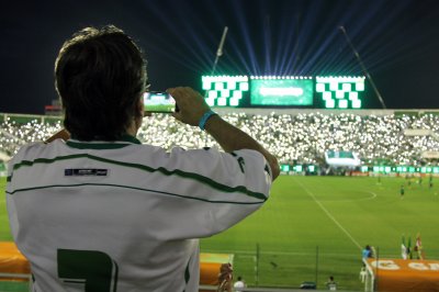 Cerca de 19 mil torcedores lotaram a Arena Condá (Fotos: Felipe Giachini/LÊ)