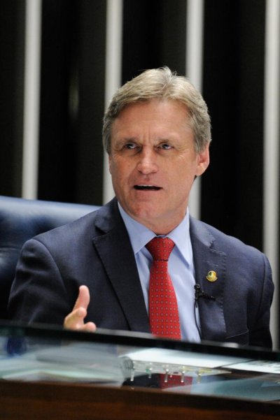 Senador destacou que é pré-candidato ao governo pelo PSB e que segue fazendo articulações com os demais partidos
