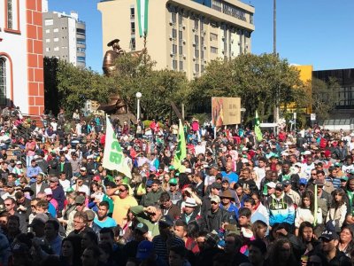 Comemoração reuniu mais de 12 mil pessoas em Chapecó (Fotos: Stimpc)