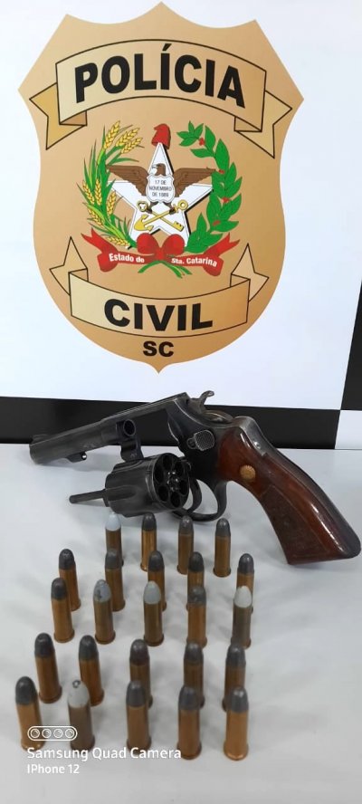 Revólver calibre .38 sem registro e 24 munições foram apreendidos pela Polícia Civil