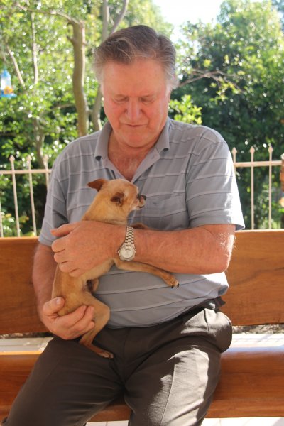 Darci Teston e seu cachorro Pancho, em registro feito pelo LÊ em 2015