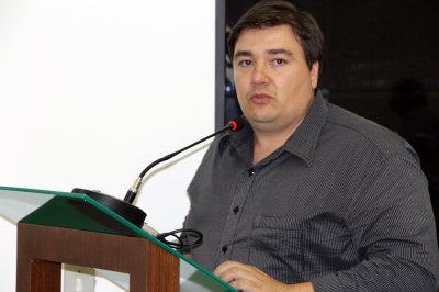 Maier questionou Prefeitura de Xaxim durante sessão de terça-feira (Foto: Câmara de Vereadores de Xaxim)