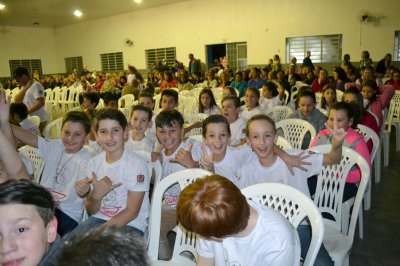 212 alunos de onze escolas receberam certificado de formação no Proerd (Foto: Divulgação/LÊ)
