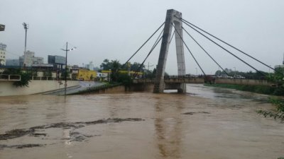 Em Brusque, o nível do Rio Itajaí-Mirím atingiu 6,40m às 7h30 de ontem (05). (Foto: Defesa Civil/Divulgação)