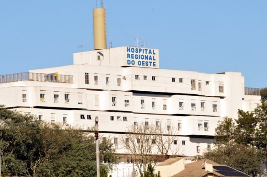 Hospital Regional do Oeste (HRO) é um dos três hospitais que funcionam normalmente a partir do meio-dia desta sexta-feira (01) (Foto: Divulgação/LÊ)