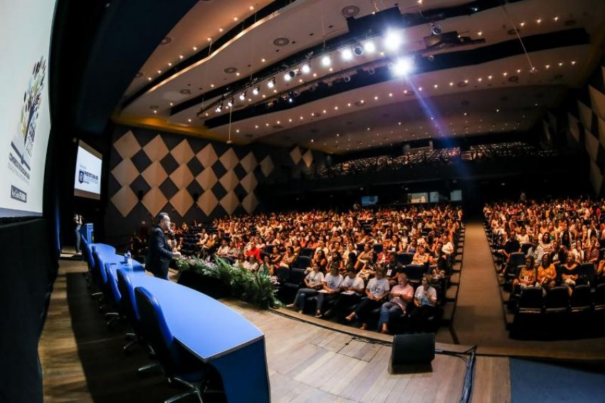 Objetivo do evento da Prefeitura de Florianópolis é buscar o aperfeiçoamento contínuo dos profissionais da educação por meio de conferências, palestras, relatos de experiências e pesquisas