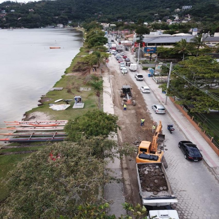 Avenida das Rendeiras, acesso a várias praias de diferentes bairros, passa por revitalização com duas pistas liberadas ao tráfego