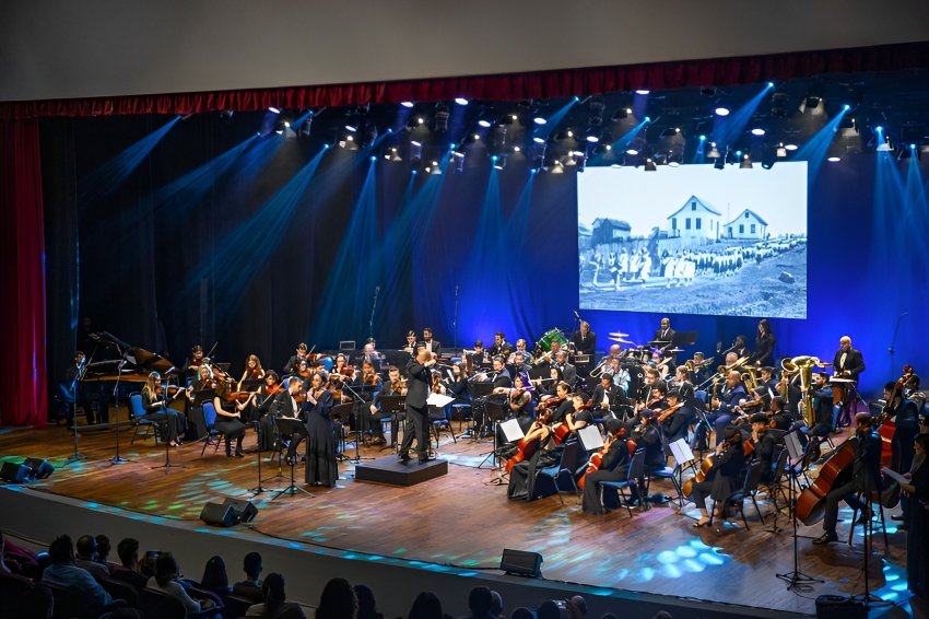 Concerto foi acompanhado por cerca de mil pessoas, no Teatro Municipal do Centro de Cultura e Eventos