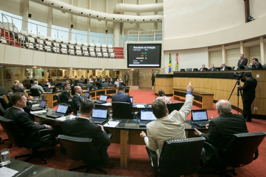 Deputados votam alterações no projeto da LDO