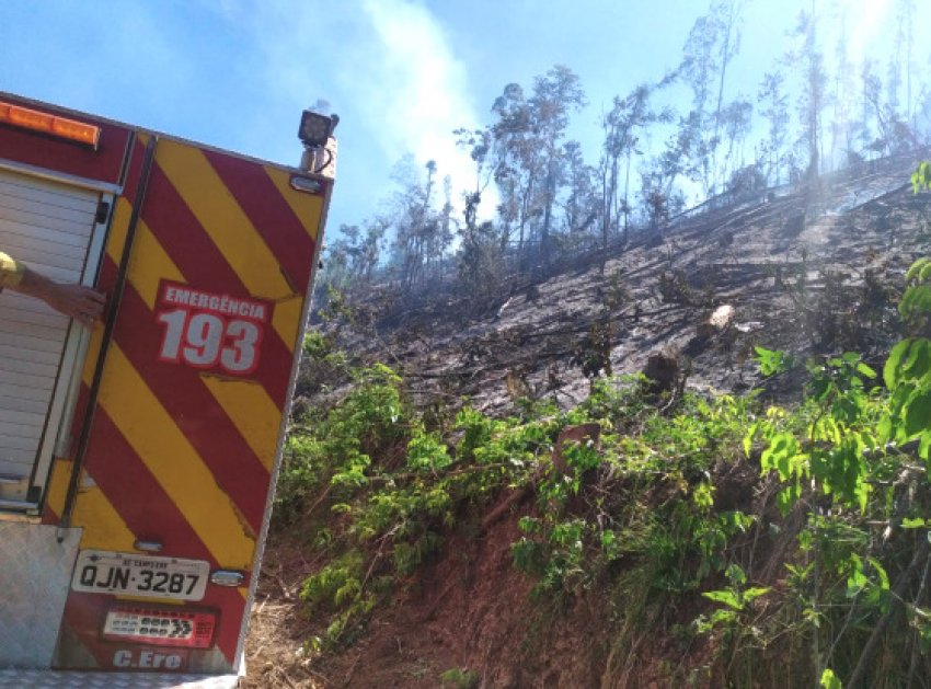 Incêndio foi registrado na linha Alto da Serra