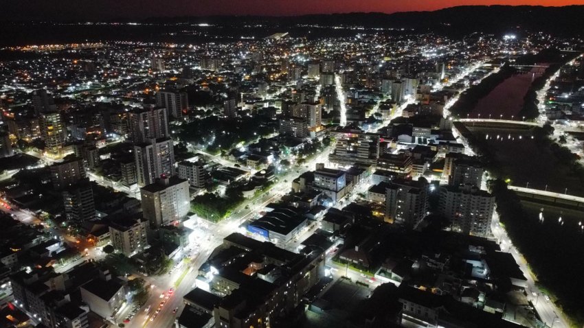 Para 2023, a expectativa é de que haja a instalação de mais 7 mil lâmpadas pela cidade, localizada no Sul catarinense