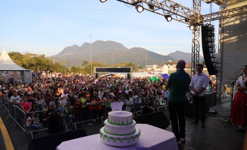 Parque Arena recebeu cerca de 25 mil pessoas no feriado municipal, que teve desfile, bolo e bandas