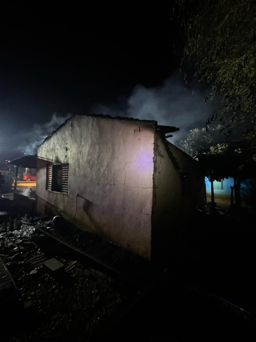 Incêndio ocorreu na Reserva Indígena Xapecó e quatro pessoas escaparam ilesas