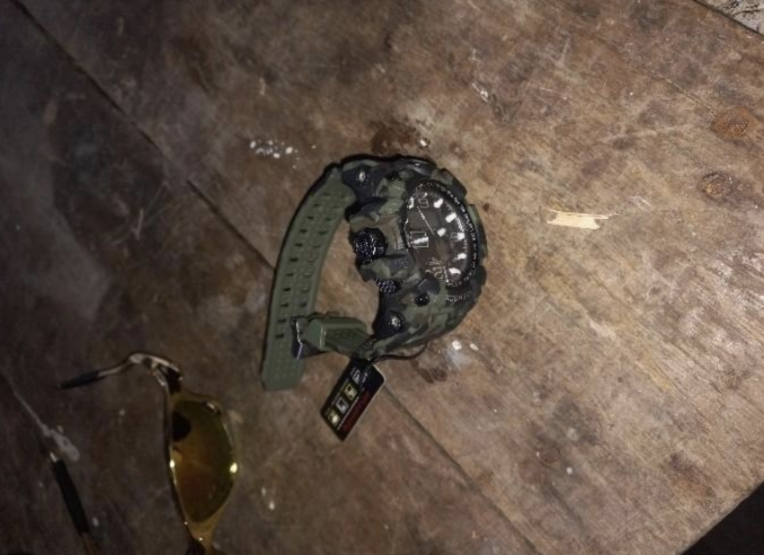 Relógio e óculos de sol foram encontrados logo após o furto