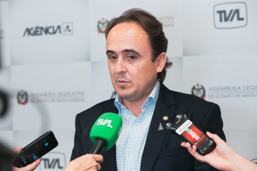Empresário do setor da construção civil e vice-prefeito de Balneário Camboriú, Carlos Humberto foi eleito deputado estadual