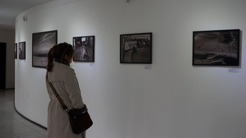Exposição tem temática contemporânea e apresenta os registros de uma viagem pelo Chile e Argentina
