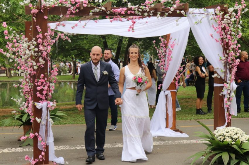 A 9ª edição do Casamento Coletivo em Blumenau uniu 181 casais, reforçando laços familiares e celebrando histórias de amor