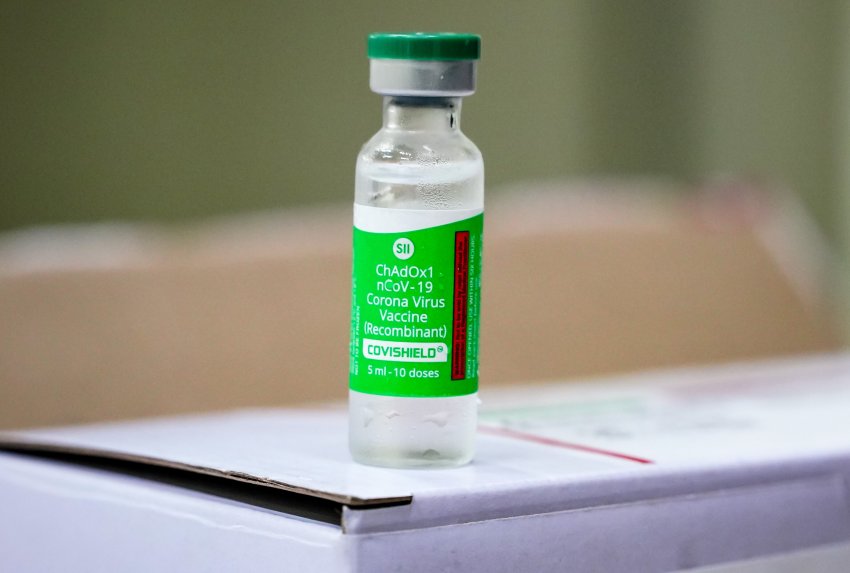 Vacinas de Oxford-AstraZeneca, importadas da Índia, serão enviadas aos municípios neste dia 25