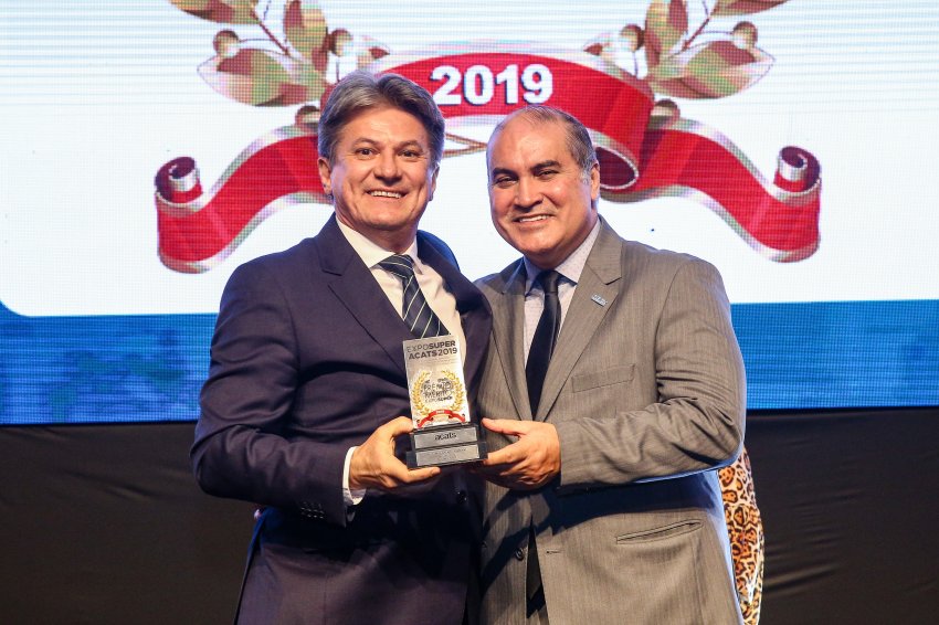 Brasão recebeu o prêmio de Supermercado Mais Admirado do Oeste SC