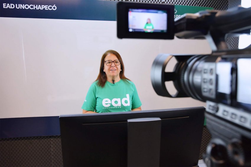 As aulas de EaD da Uno são ao vivo e o estudante consegue interagir com o professor em tempo real