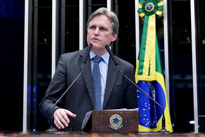Senador comemorou a aprovação, que permitirá a coleta de esgoto para 90% dos brasileiros até 2033