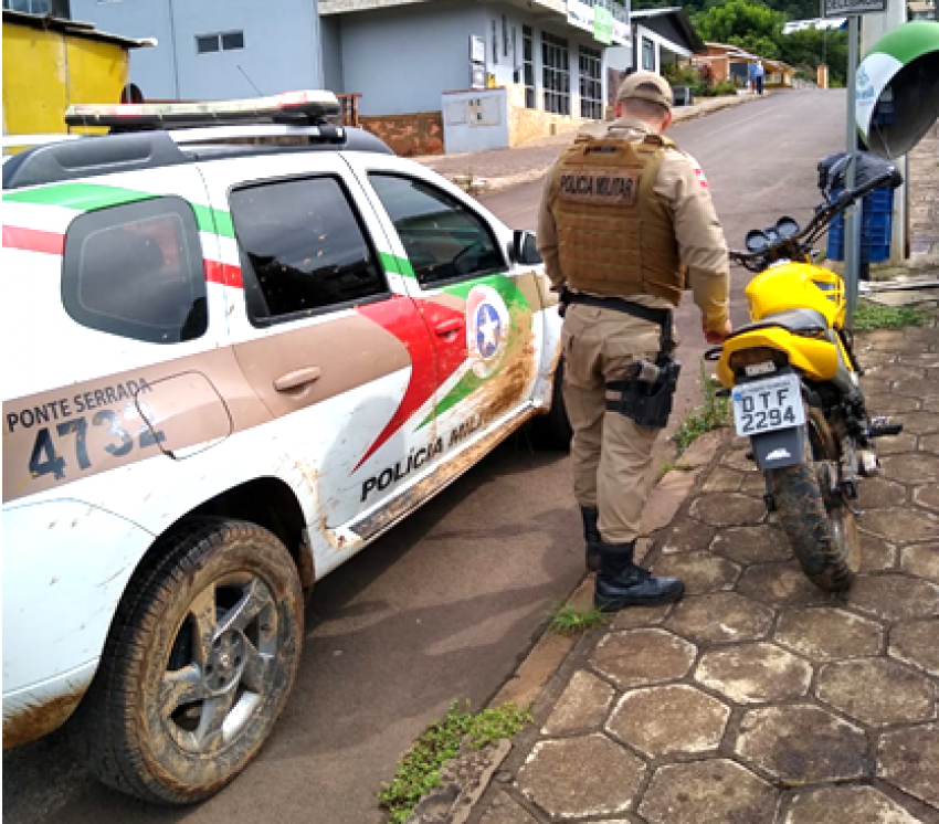 Motocicleta foi encontrada pela comunidade no acesso à linha Guaporezinho