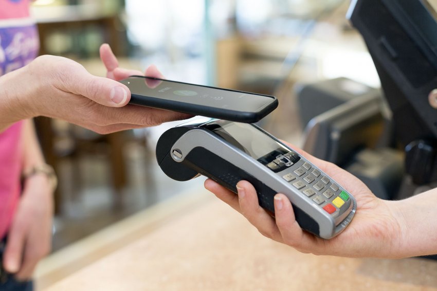 NFC permite a troca de informações entre dispositivos sem a necessidade de cabos ou fios, sendo necessária apenas uma aproximação física (Foto: Brasão Supermercados)