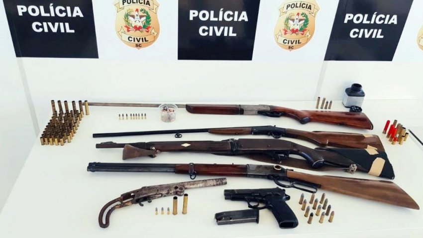 Armas foram apreendidas pela Polícia Civil em operação nesta quarta-feira (05)