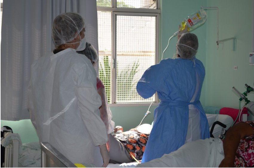 Jornalista Patrícia Vanzin relatou cenário hospitalar com pacientes e profissionais cansados e abalados psicologicamente
