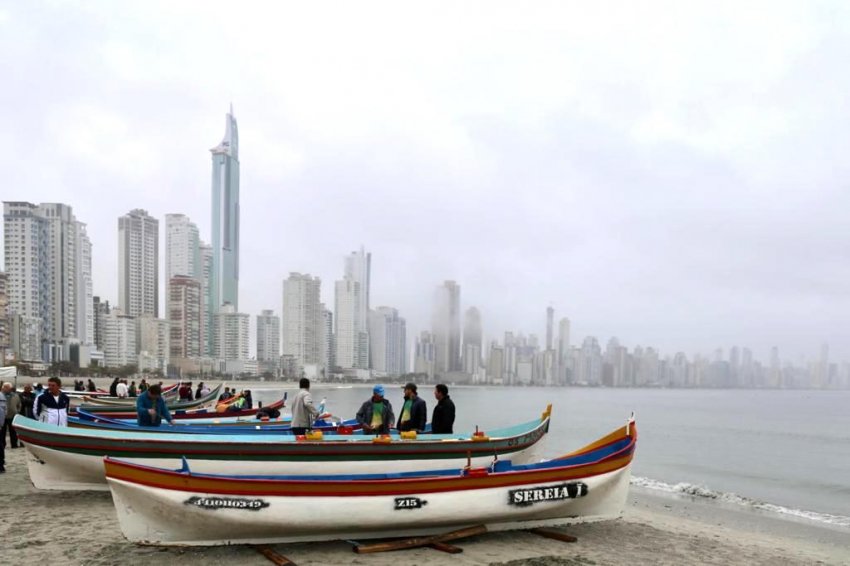 4º Arrancadão de Canoas Artesanais reuniu pescadores em competições na Barra Sul e no bairro da Barra