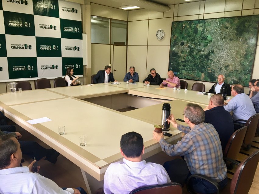 Reunião aconteceu nesta sexta-feira (10), na Prefeitura de Chapecó