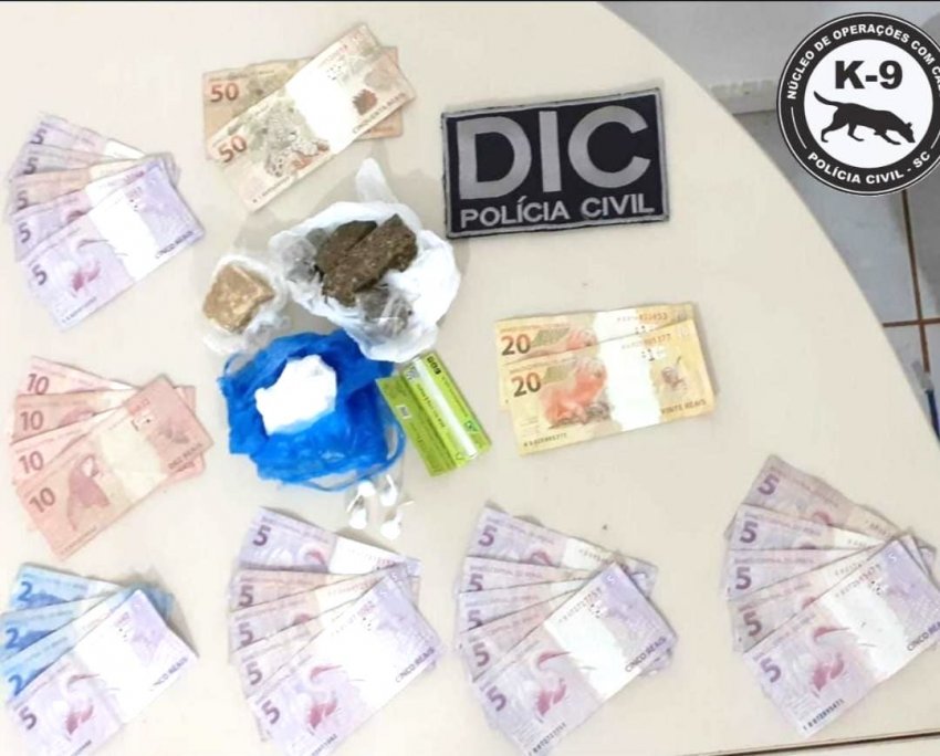 Maconha, cocaína, crack e dinheiro foram apreendidos pela Polícia Civil