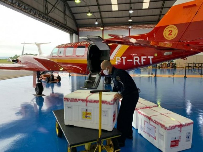 Aeronave do Corpo de Bombeiros está sendo utilizada na logística das vacinas em Santa Catarina