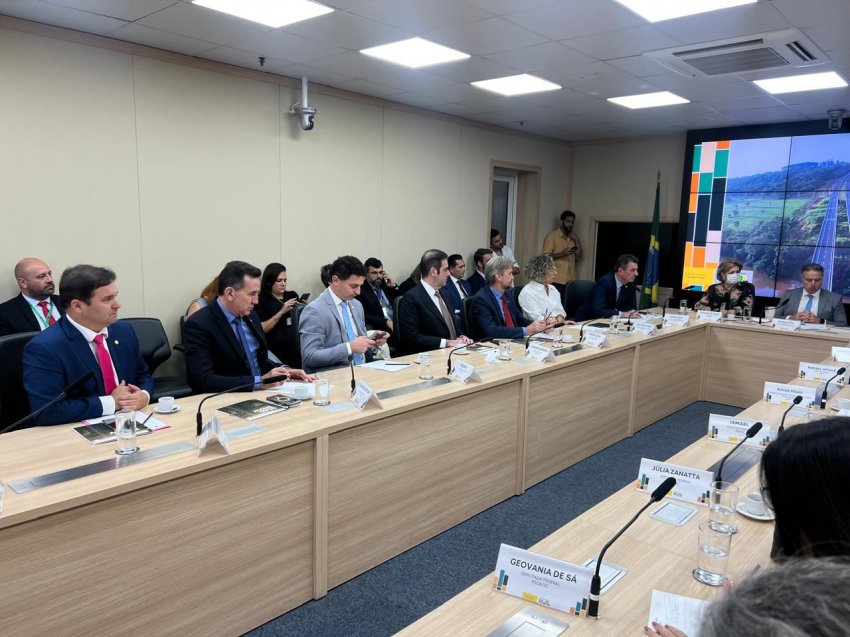 Ministro dos Transportes se reuniu com deputados estaduais e Fórum Catarinense para discutir pautas em Santa Catarina