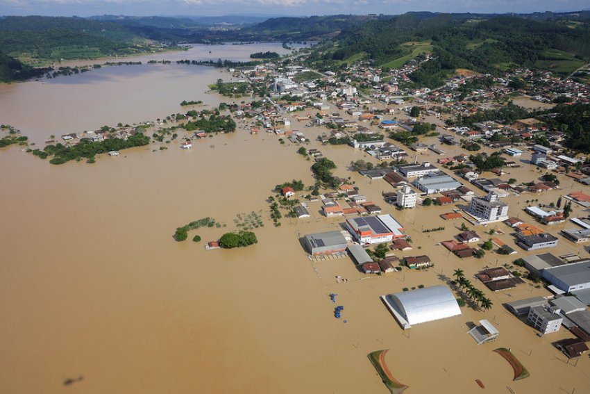 Programa financiou R$ 140 milhões para micro e pequenos empreendedores nos municípios com decreto de emergência e calamidade pública