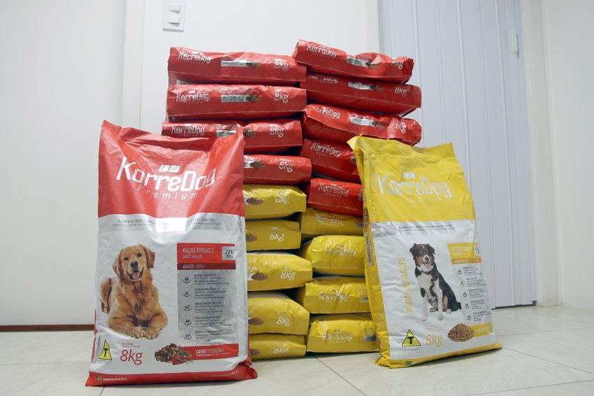 Ração doada por empresário irá alimentar cães por mais de uma semana (Foto: Axe Schettini/LÊ)