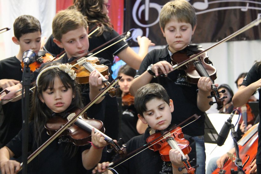 Curso de violino continua sendo o mais procurado (Fotos: Felipe Giachini/Arquivo/LÊ)