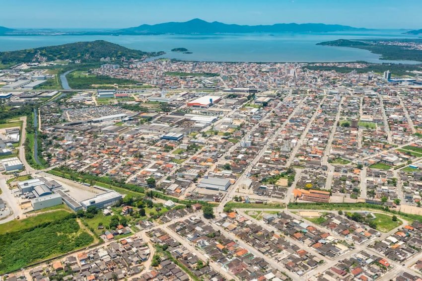 Palhoça conquista o 7º lugar no ranking nacional das "Melhores Cidades para Fazer Negócios" no setor de Comércio, segundo estudo da Urban Systems em parceria com a revista Exame, destacando melhorias em diversos indicadores