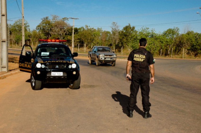 Polícia Federal cumpre oito mandados de busca e apreensão em endereços localizados em Itajaí, Navegantes e Xaxim, no Oeste do Estado