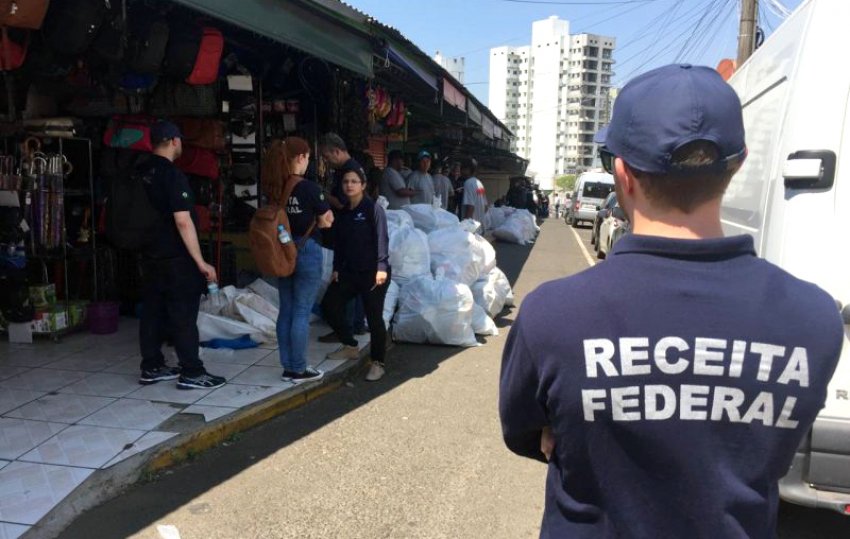 Receita Federal recolheu inúmeras mercadorias irregulares nesta terça-feira (1°), em Chapecó