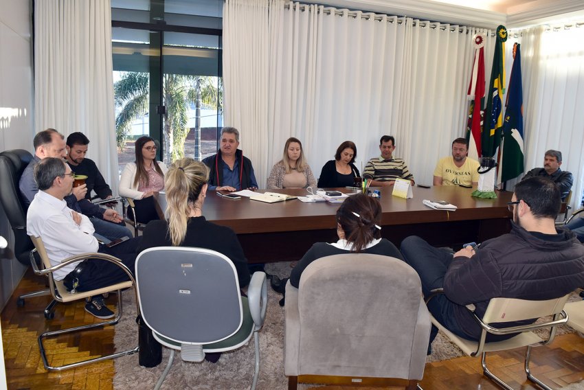 Reunião aconteceu nesta segunda-feira (28), no Gabinete Municipal (Foto: Prefeitura de Xaxim)