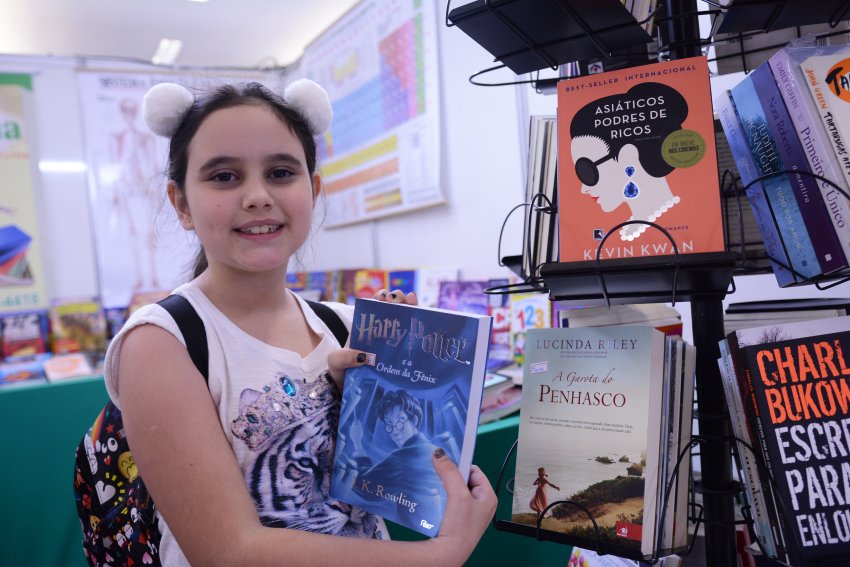 Mayza Becker adora os livros do Harry Potter