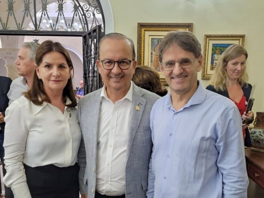 Saretta esteve junto à secretária da Saúde, Carmen Zanotto, e do governador Jorginho Mello