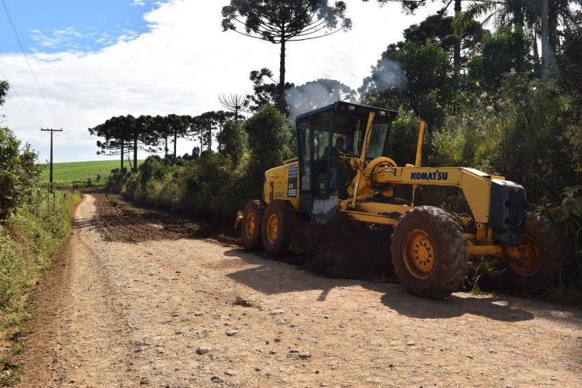 Serviços de melhoria foram feitos durante essa semana, na estrada geral que liga Xaxim a Arvoredo (Foto: Prefeitura de Xaxim)