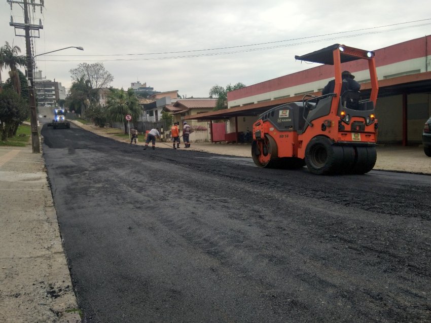 Vias estão sendo pavimentadas após finalização de obras de drenagem
