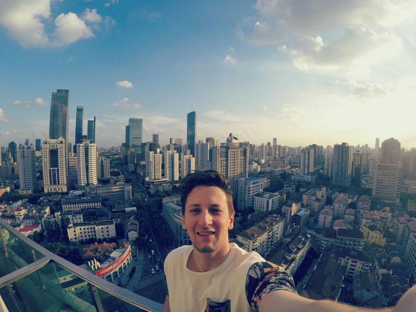 Jhonatan mora em Xangai desde setembro de 2014, atuando como publicitário em uma grande empresa internacional (Foto: Arquivo Pessoal)
